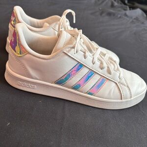 ADIDAS Grand Court 3.0 with Iridescent Stripe